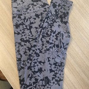 Lululemon Wunder Unders Size 6